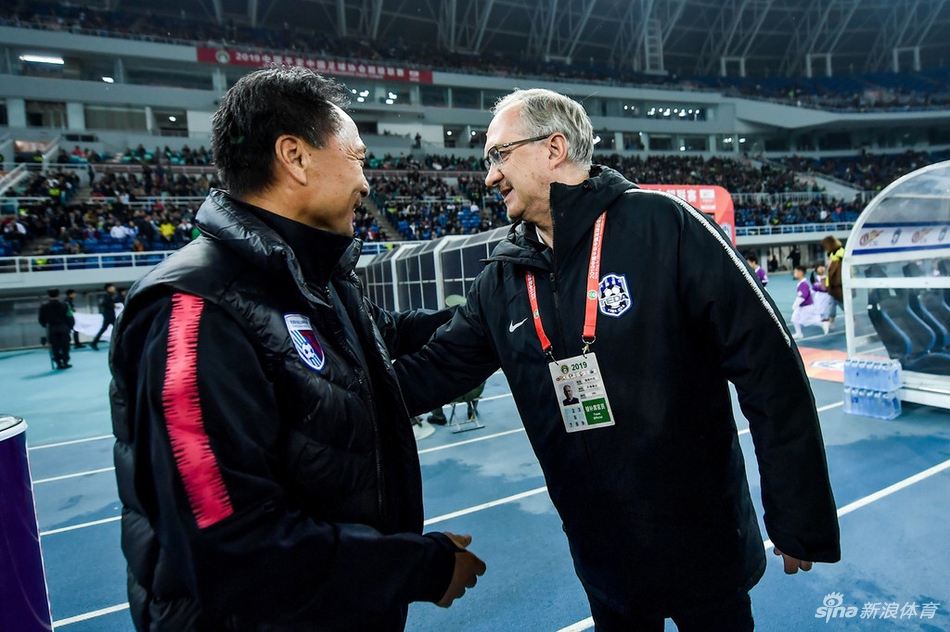 施蒂利克和沈祥福寒暄