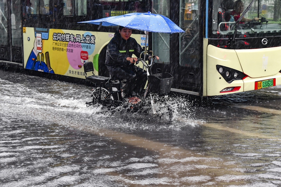 广州遭遇暴雨天气白昼如黑夜 或影响恒大鲁能之战