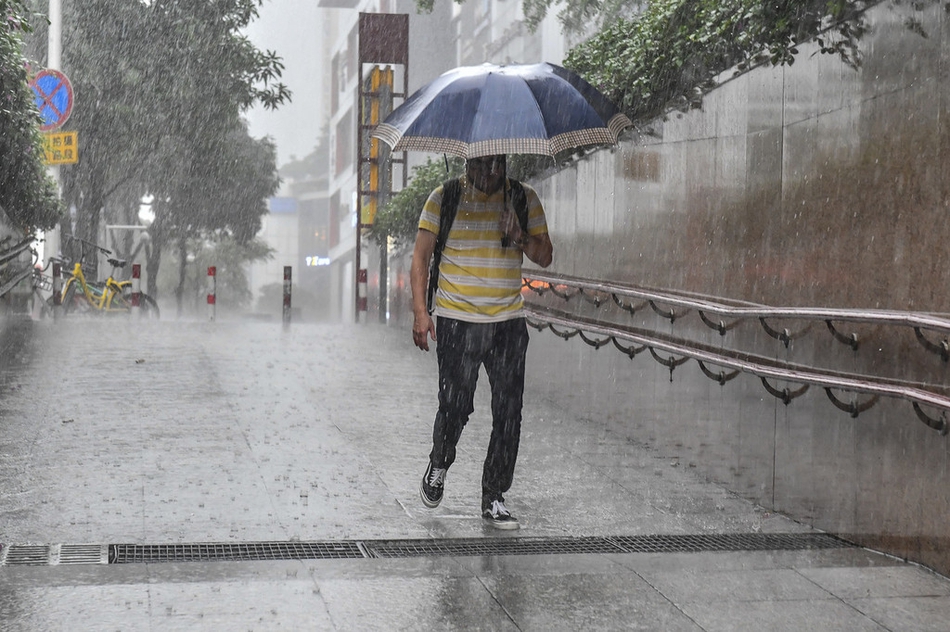 广州遭遇暴雨天气白昼如黑夜 或影响恒大鲁能之战