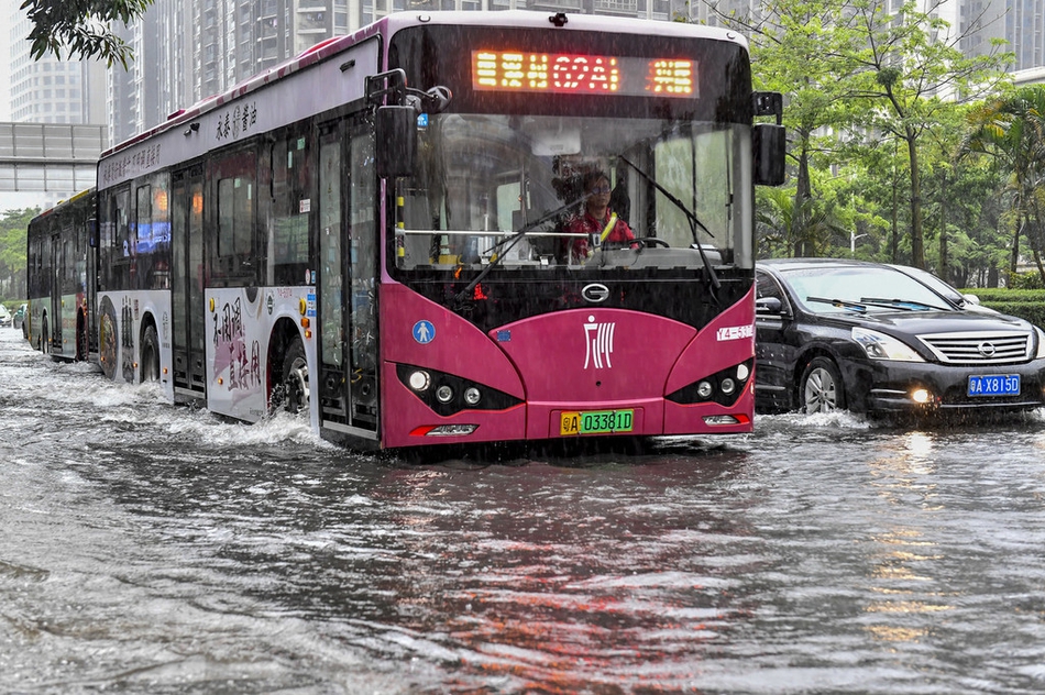 广州遭遇暴雨天气白昼如黑夜 或影响恒大鲁能之战