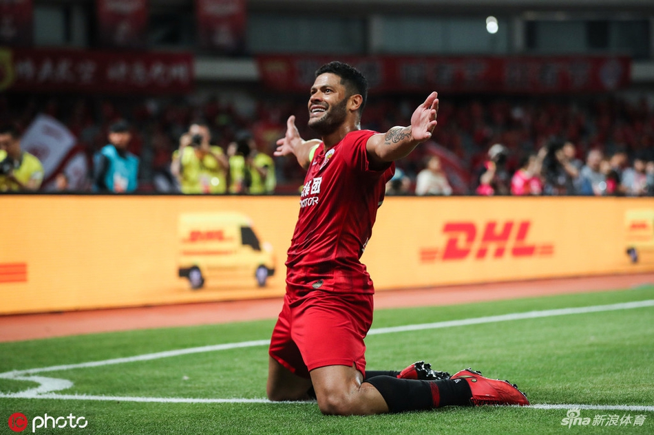 4-胡尔克百场留念