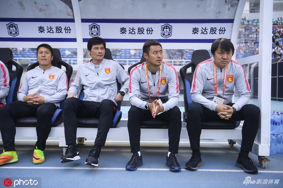 谢峰带领新任教练班子