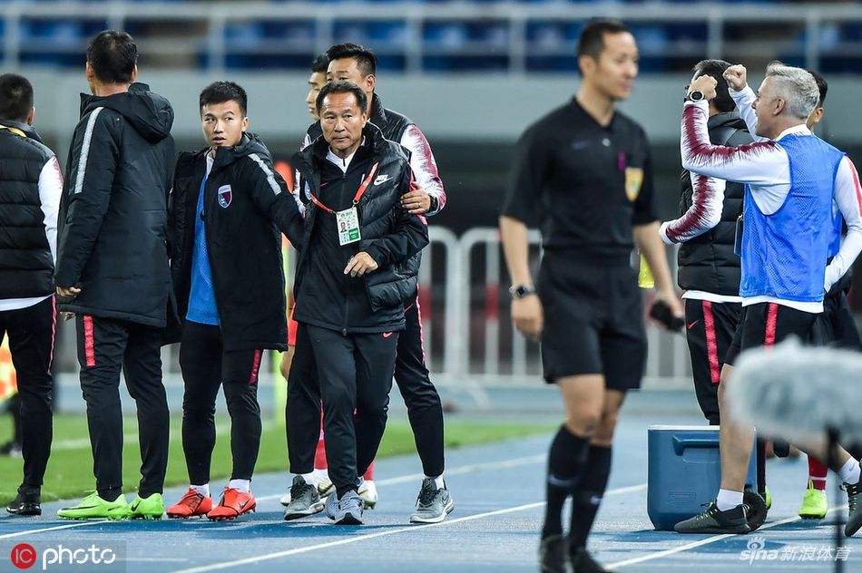 天津德比中暴怒