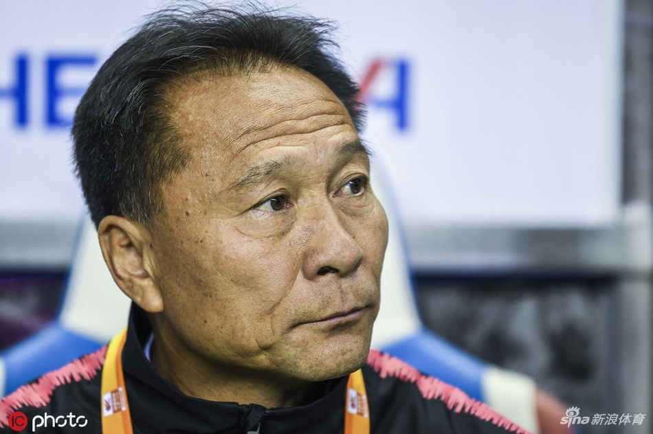 多数时刻面无表情