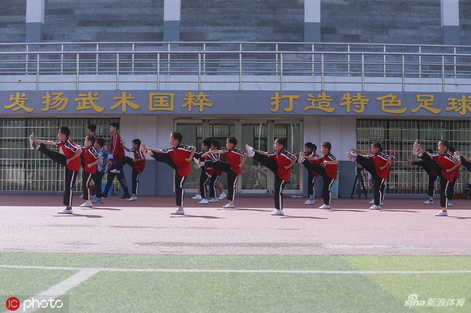 中国足球靠武术？探访塔沟武校足球队
