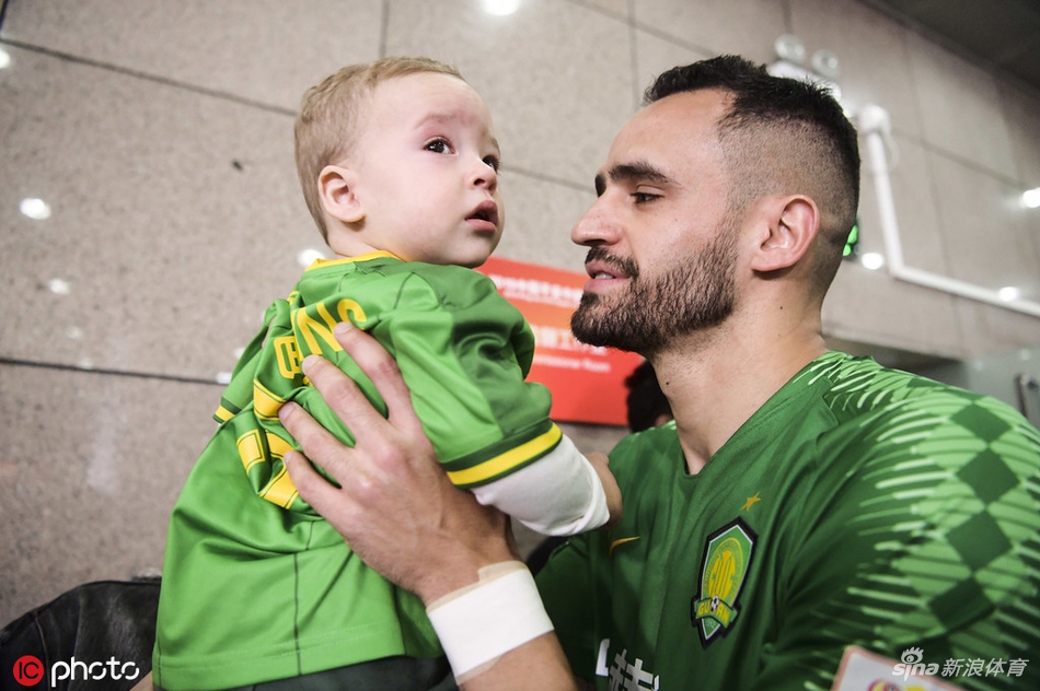 傲骨和他的萌娃