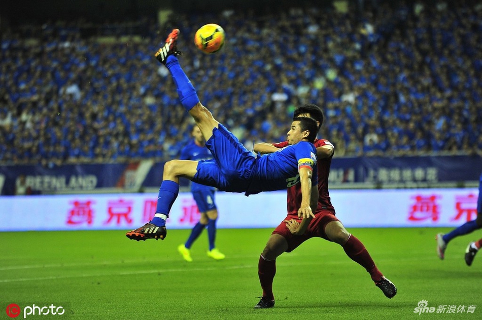 足协杯莫雷诺惊天倒钩