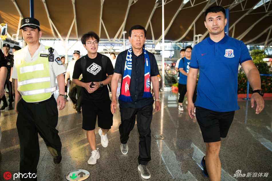 崔康熙抵达上海