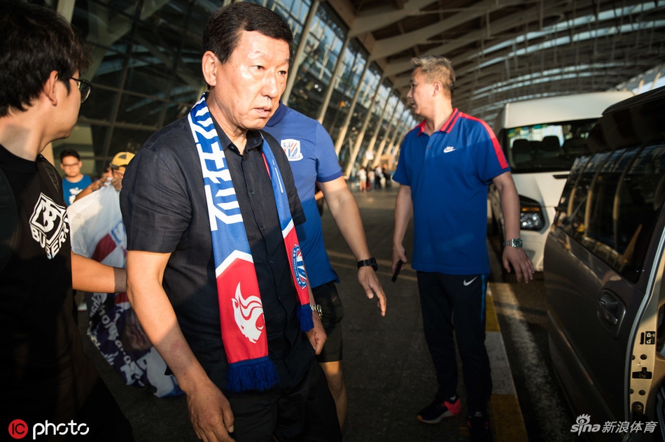 崔康熙抵达上海