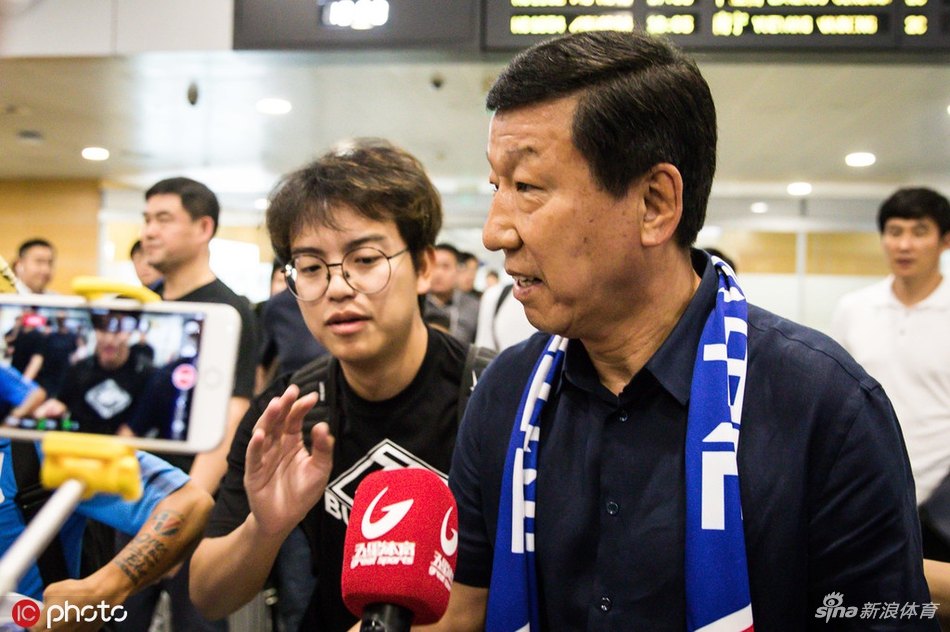 崔康熙抵达上海