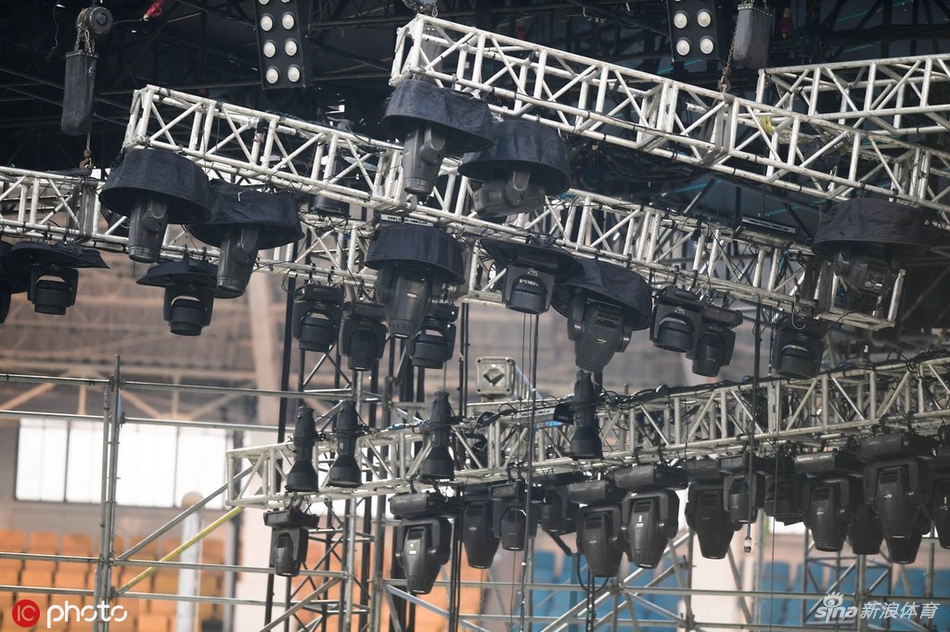 与谭咏麟演唱会冲突 工体关闭一侧看台