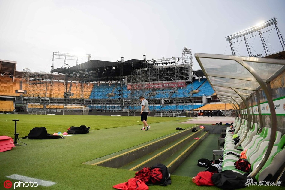 与谭咏麟演唱会冲突 工体关闭一侧看台