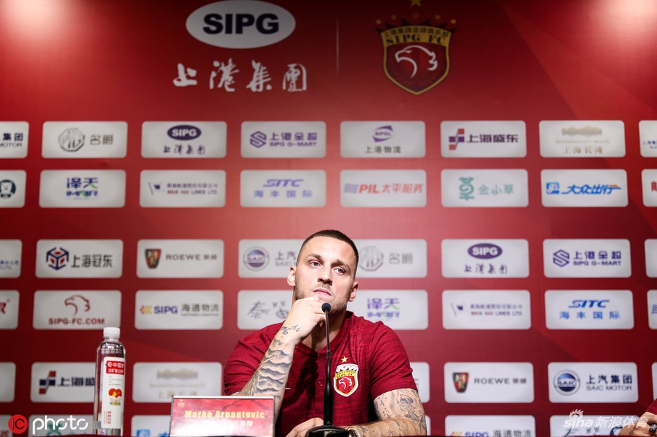 阿瑙托维奇正式亮相上港身披7号