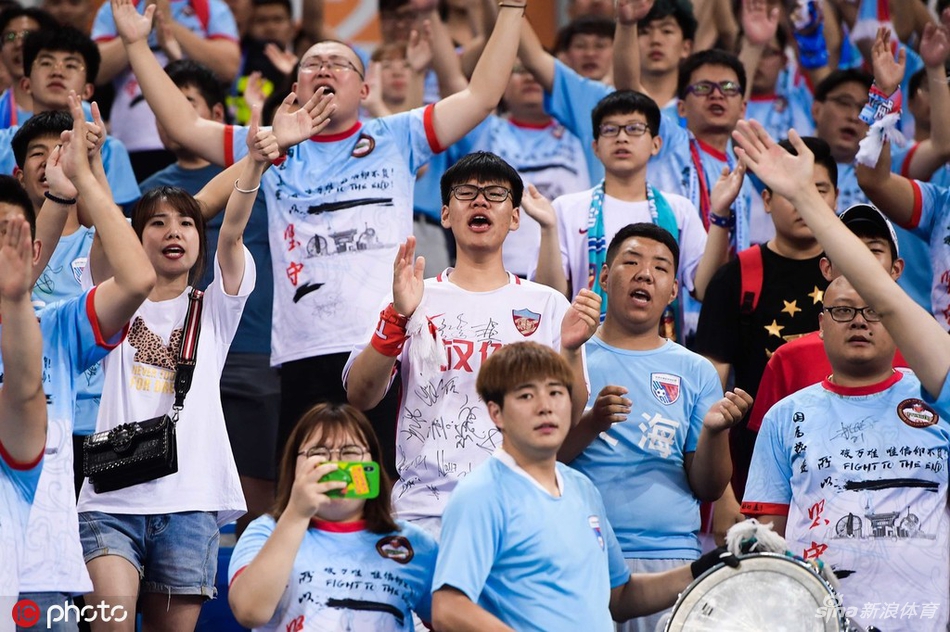 天海球迷难接受平局痛哭流涕
