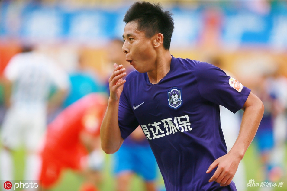 2-郑凯木一条龙外脚背弹射