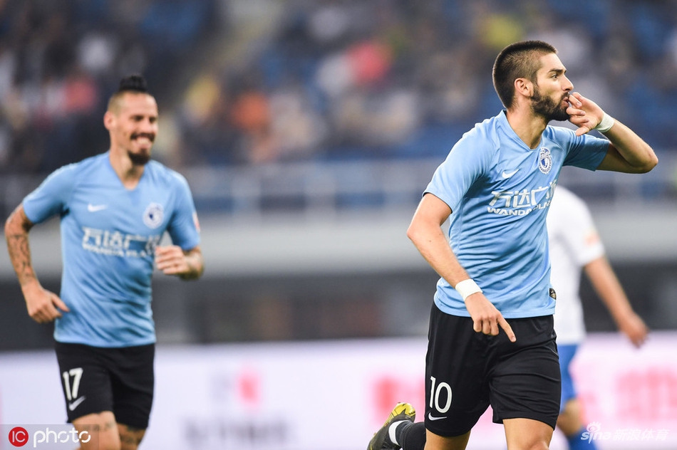 2-卡拉斯科角球直接破门