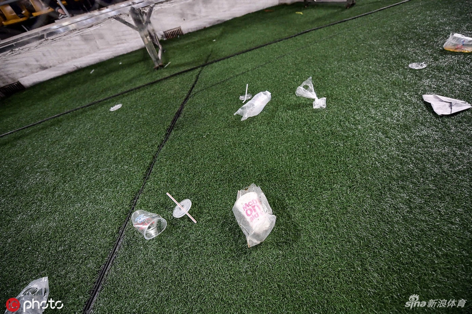 榜首之战工体杂物满天飞