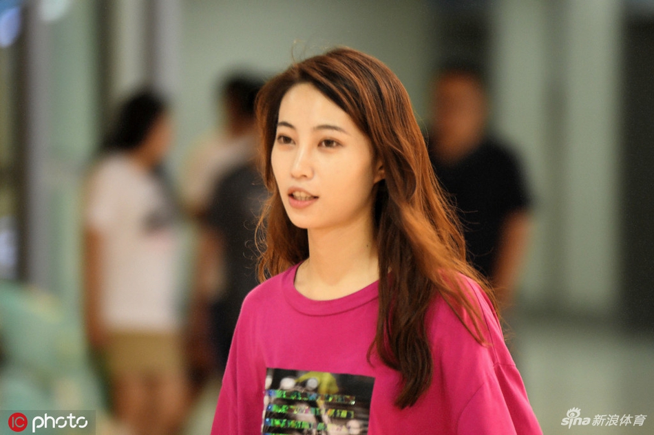 苏宁主场兔女郎引人注目