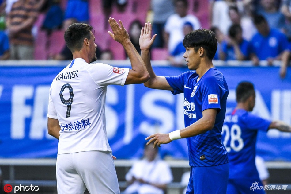 瓦格纳和毕竟击掌