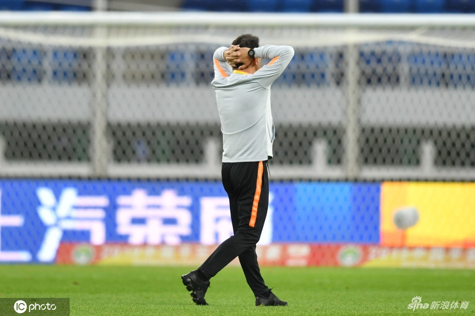 抱头 掩面 沮丧 绝望 人和将帅心如死灰