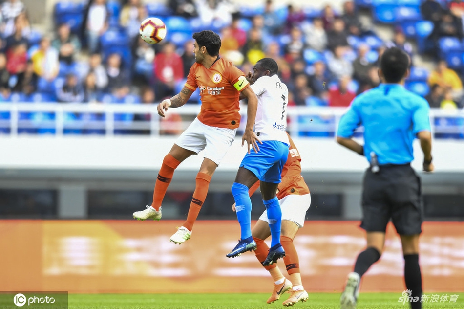 阿奇姆彭和奥古斯托争顶