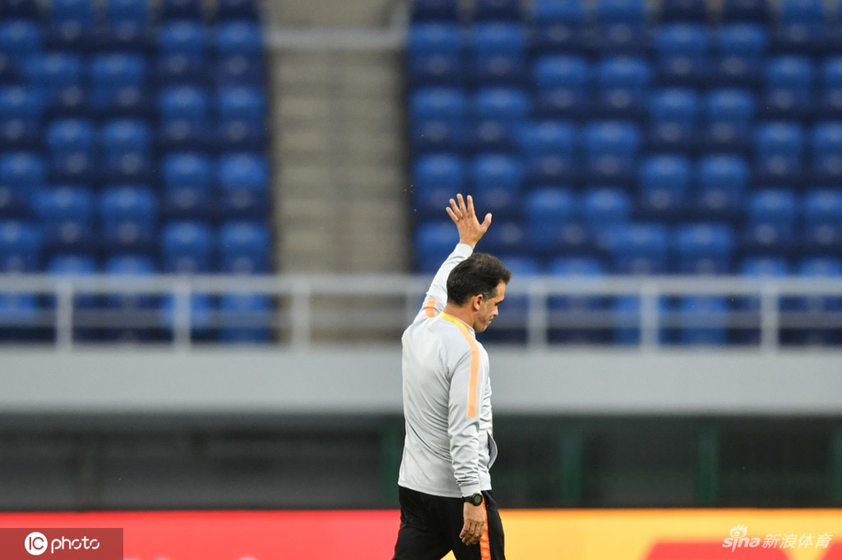 抱头 掩面 沮丧 绝望 人和将帅心如死灰