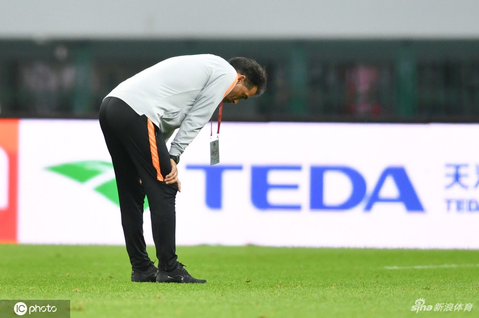 抱头 掩面 沮丧 绝望 人和将帅心如死灰