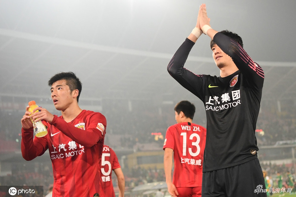 1-颜骏凌手抛球策动破门