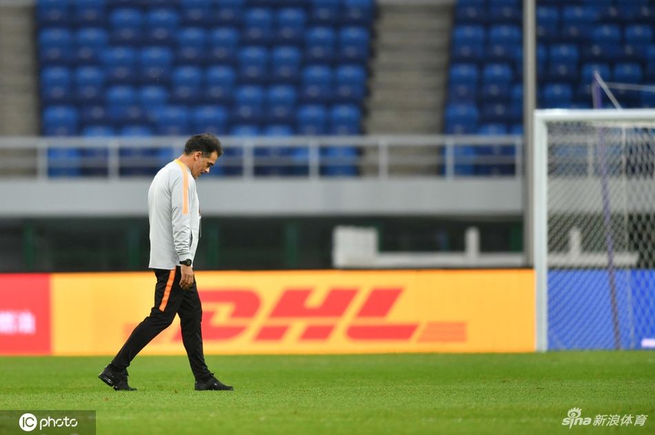 抱头 掩面 沮丧 绝望 人和将帅心如死灰