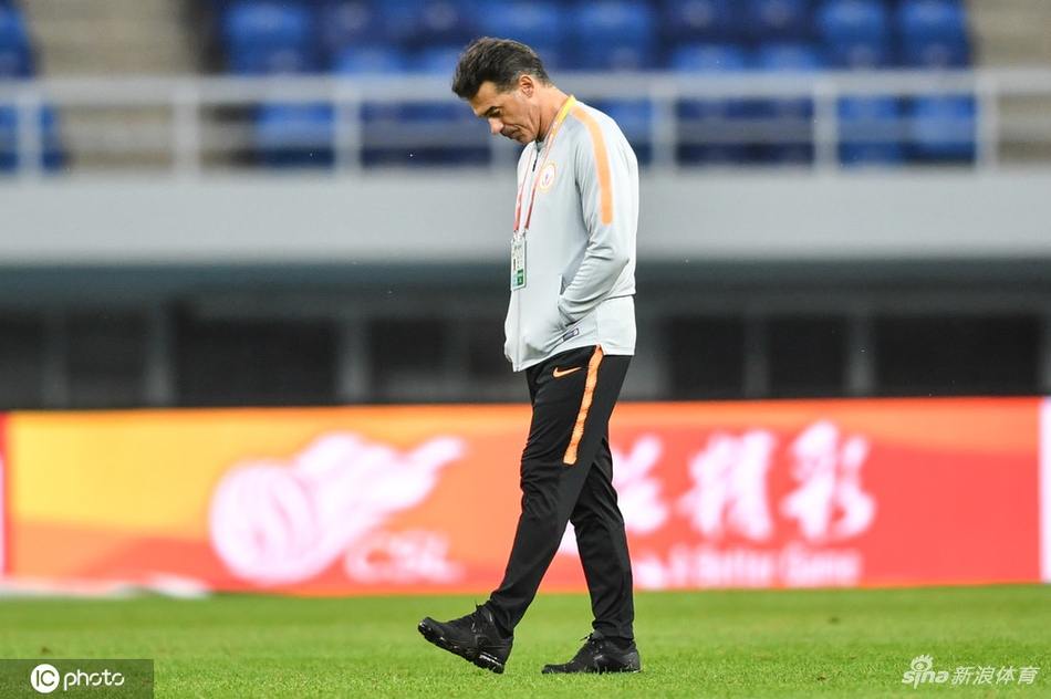 抱头 掩面 沮丧 绝望 人和将帅心如死灰