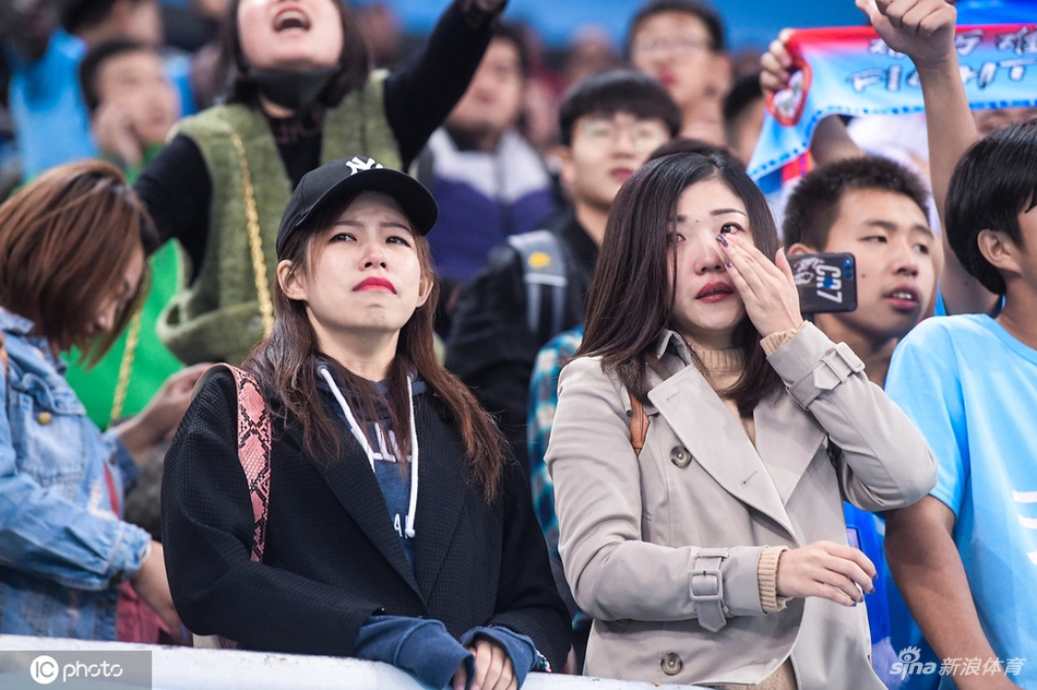 李玮锋赛后霸气宣言 美女球迷落泪