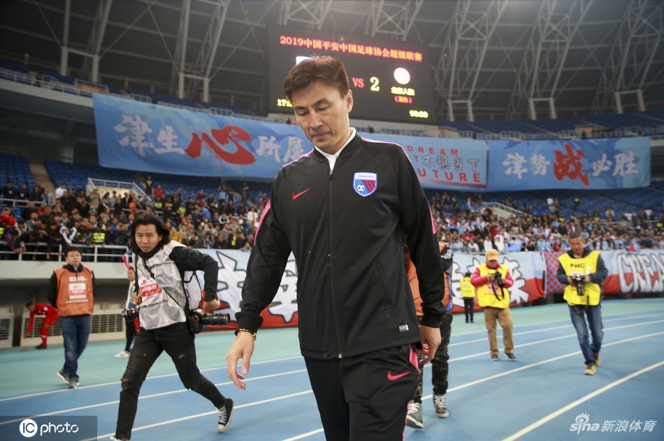 李玮锋赛后霸气宣言 美女球迷落泪