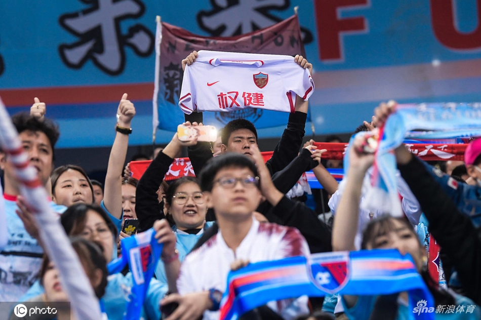 李玮锋赛后霸气宣言 美女球迷落泪