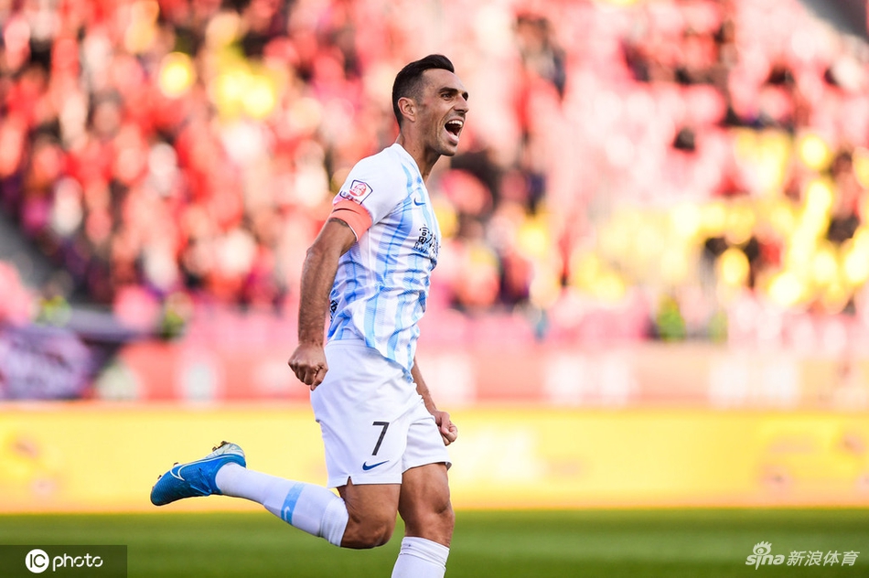 5-扎哈维挑射平纪录