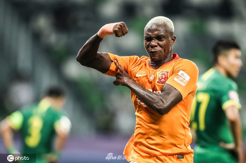 埃弗拉头球扳平