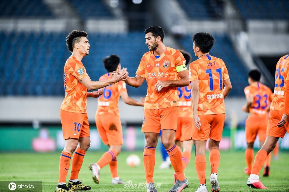 佩莱莫伊塞斯庆祝进球