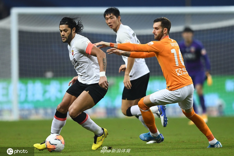 胡尔克背身摆脱