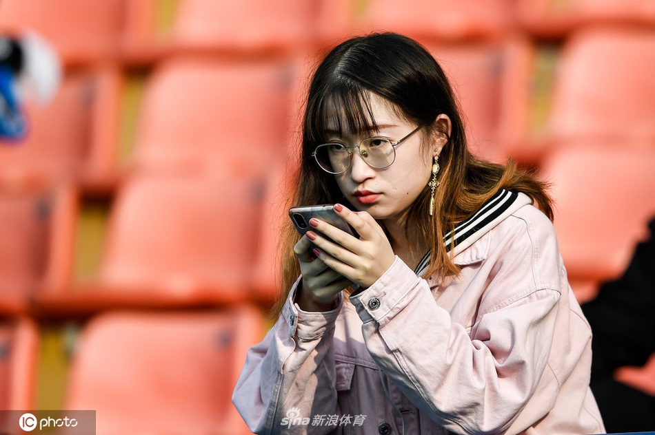 球迷看台美女云集