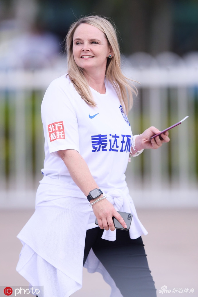 一大波狗粮！这叫一个甜！泰达年轻情侣助威