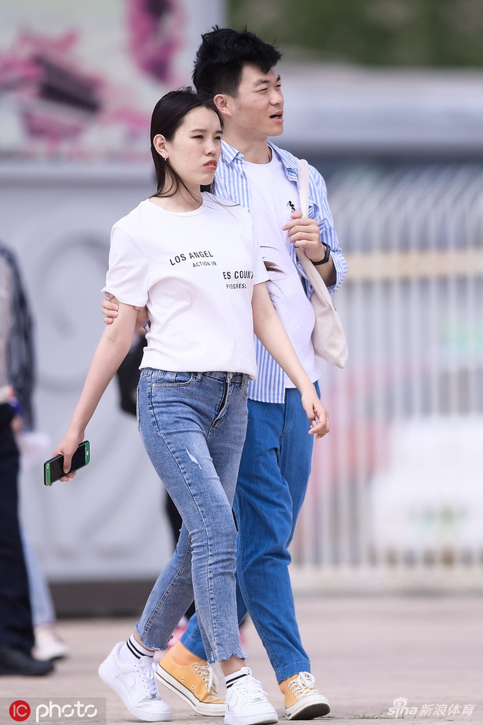 一大波狗粮！这叫一个甜！泰达年轻情侣助威