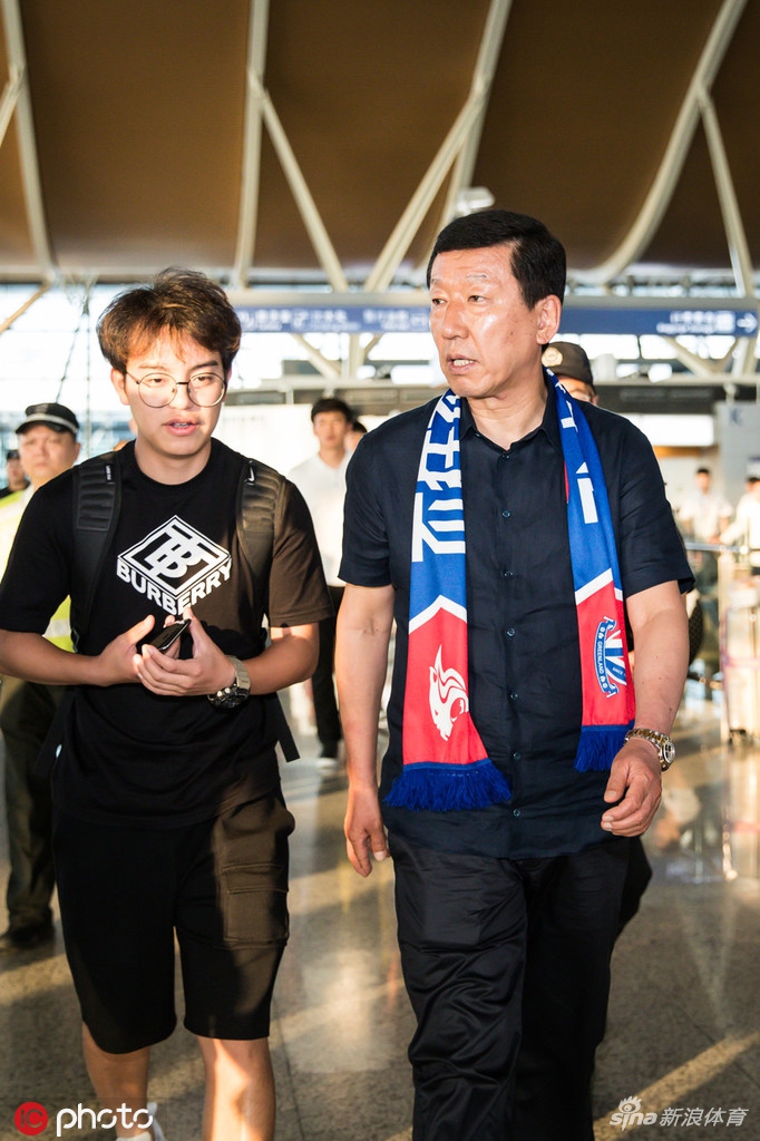 崔康熙抵达上海