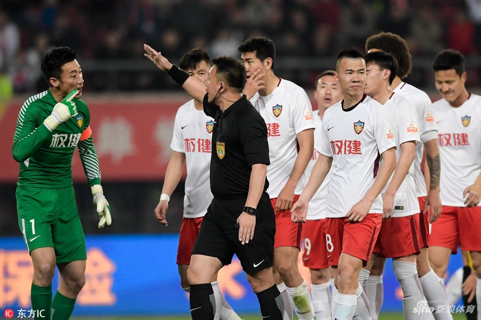 权健对点球判罚不满