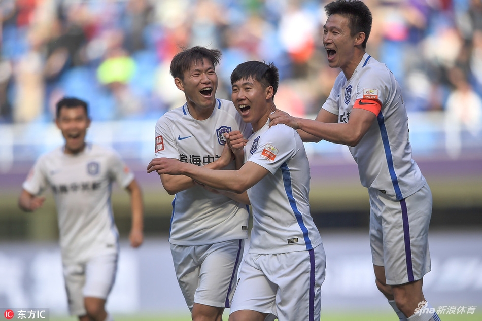 队友祝贺惠家康