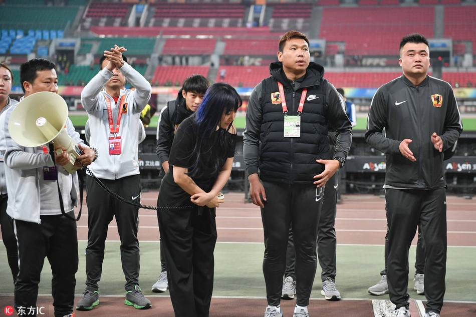 文筱婷深鞠躬致歉球迷