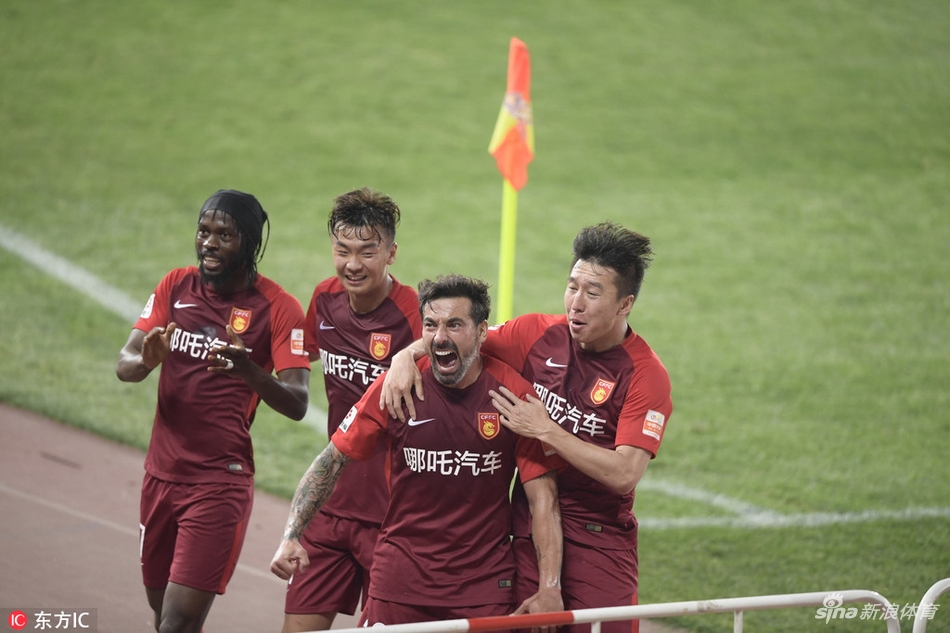 拉维奇怒吼庆祝