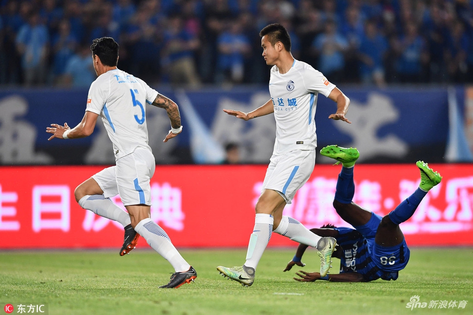 博阿基耶被放倒