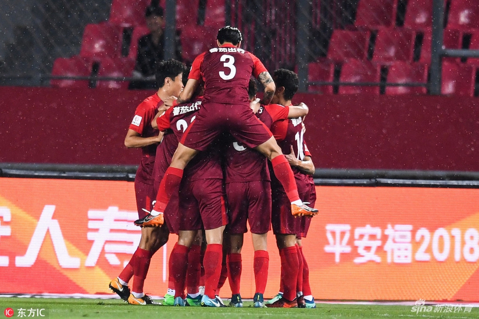 华夏球员集体庆祝领先