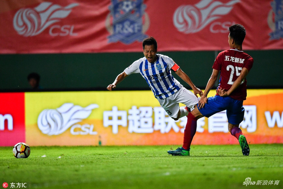 陈灏禁区内对卢琳犯规