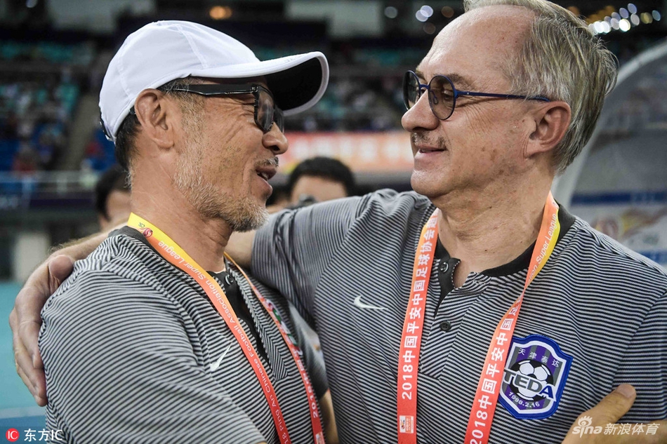 张外龙和施蒂利克寒暄