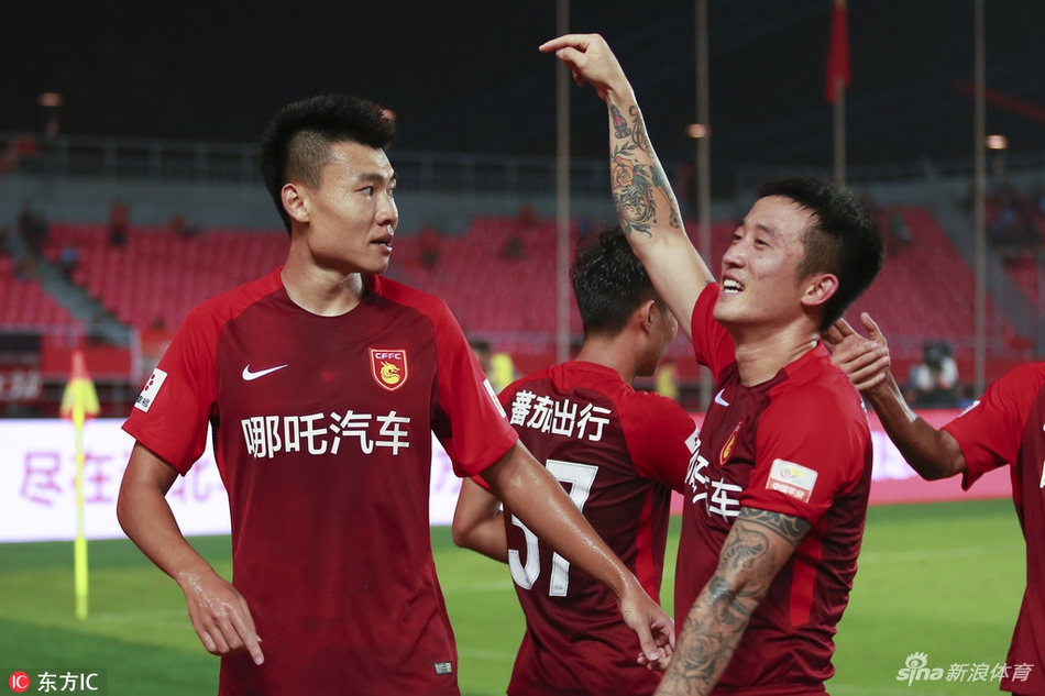 姜至鹏指着进球功臣